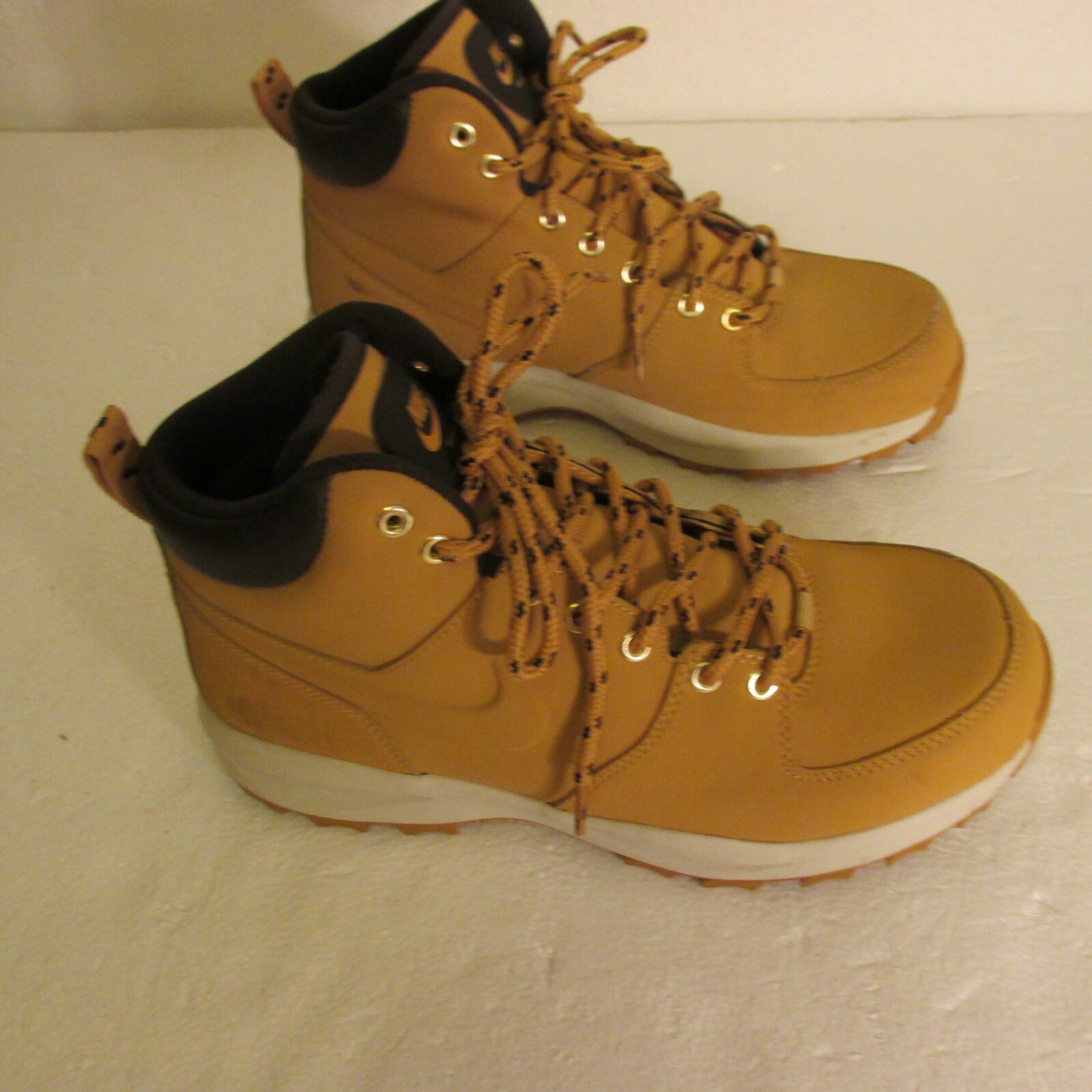 nike manoa size 14