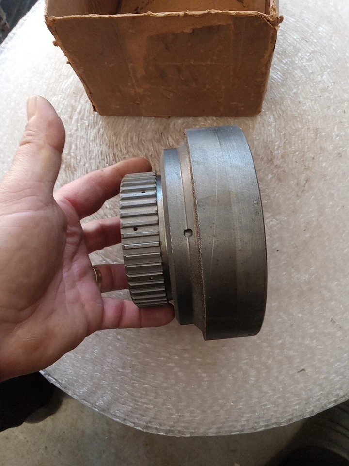 916946 (J3165600) NOS 1951-71 WILLYS JEEP A/T CUBIERTA EMBRAGUE DELANTERO Foto 4 de 4