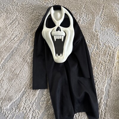 Easter Unlimited Scream Ghost Face Vampire Teeth Fun World Glow In The Dark Mask