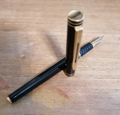 Waterman Black Laque (Slim) GT Füllfederhalter - 18kt Goldfeder schöner Stift