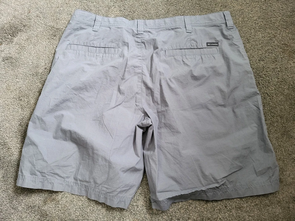 Men's Columbia Chino / Khaki Gray 4 pocket Denim Shorts Size 40 - Image 2 of 3