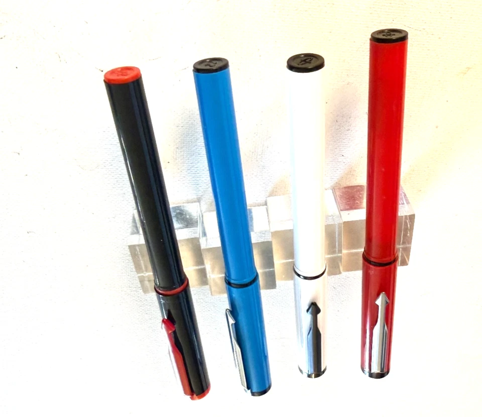 Bolígrafo Choose One moderno Parker Beta.  Elige color excelente estado Foto 3 de 4