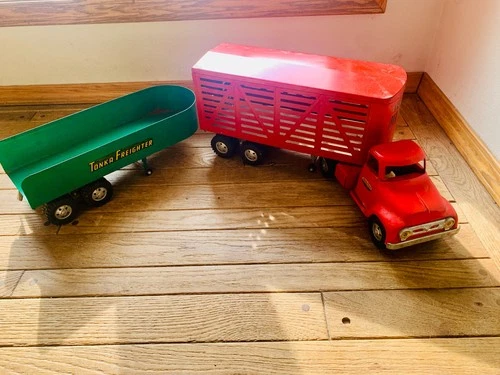 VINTAGE TONKA METAL RED TRUCK HAULER LIVESTOCK TRAILER AND TONKA FREIGHTER 50'S