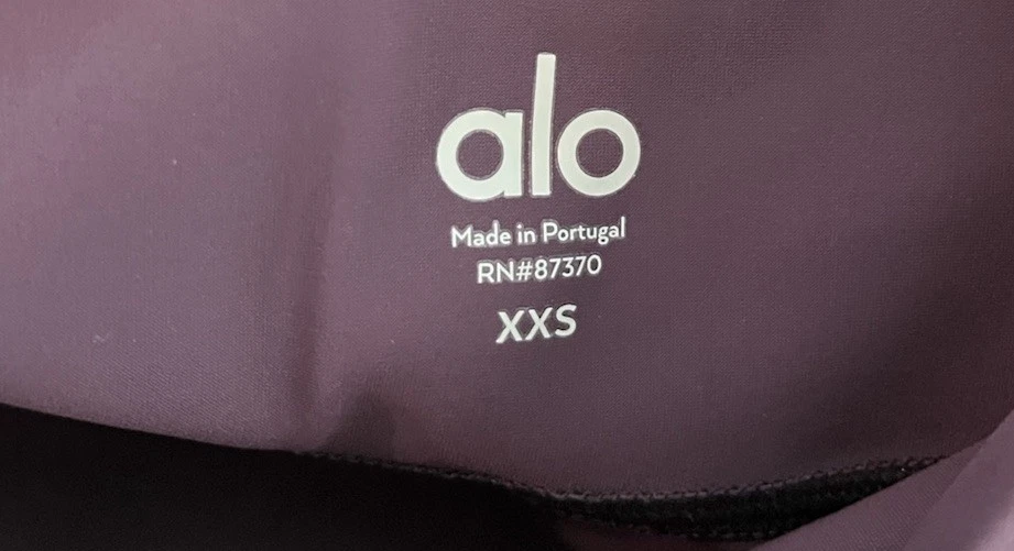 Leggings Alo Yoga morados recortes para mujer ropa deportiva talla XXS Foto 3 de 4