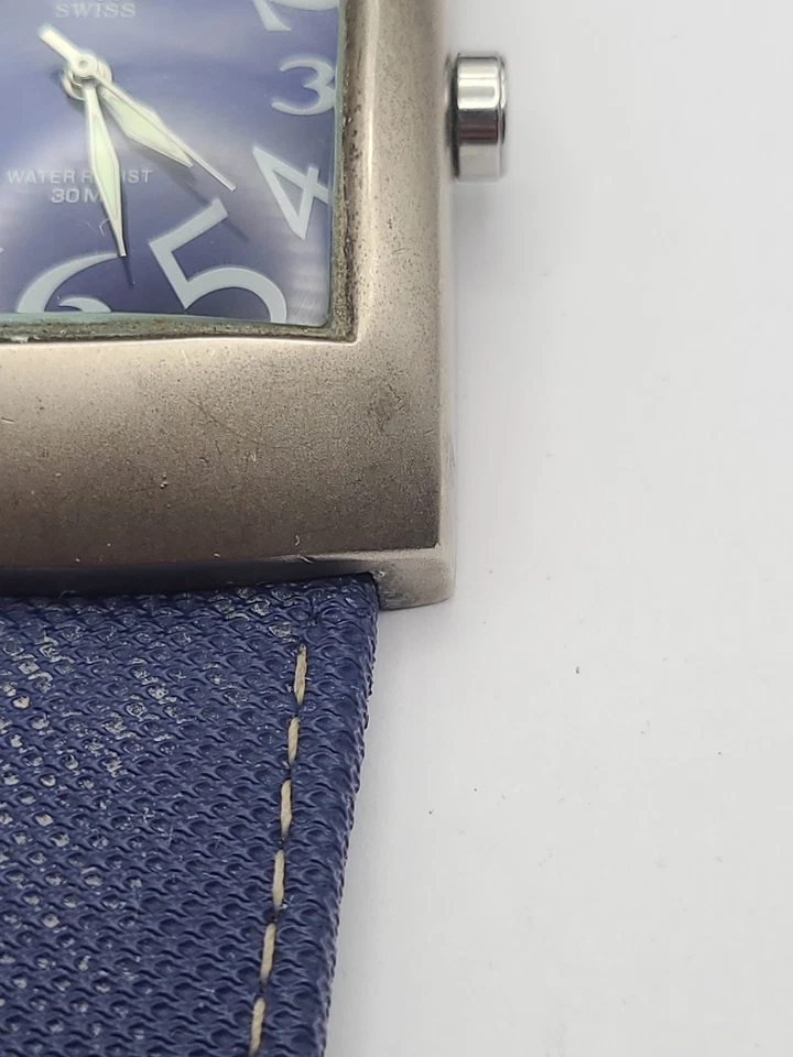 ACTIVA SWISS WATCH Mostrador Azul Grande Pulseira de Plástico Azul Nova Bateria Funcionando - Imagem 2 de 4