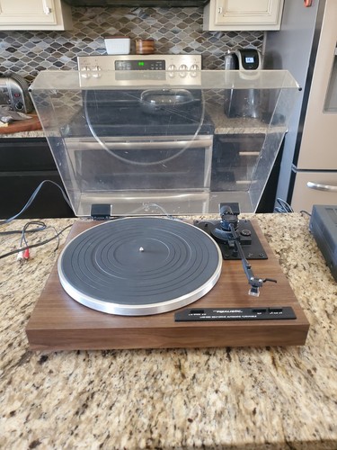 Realistic Lab-290 Turntable