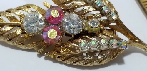 Vintage Modeschmuck ZWEIBLÄTTRIGE BROSCHEN Kunststein rosa & Strass fabelhaft - Bild 5 von 6