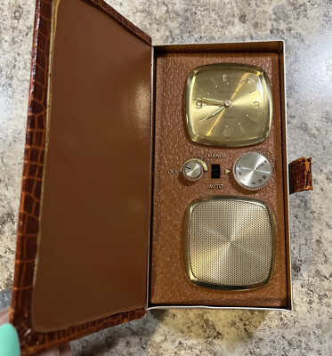 Vintage Retro Linden Travel Clock Radio in Genuine Leather Case