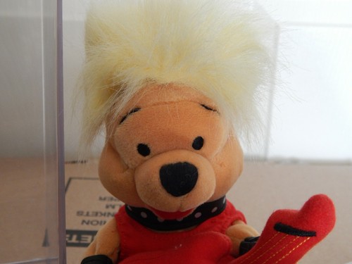 DISNEY WINNIE THE POOH 80'S ROCKER POOH PLUSH MINI BEAN BAG 8" WITH ACRYLIC BOX - Picture 4 of 9