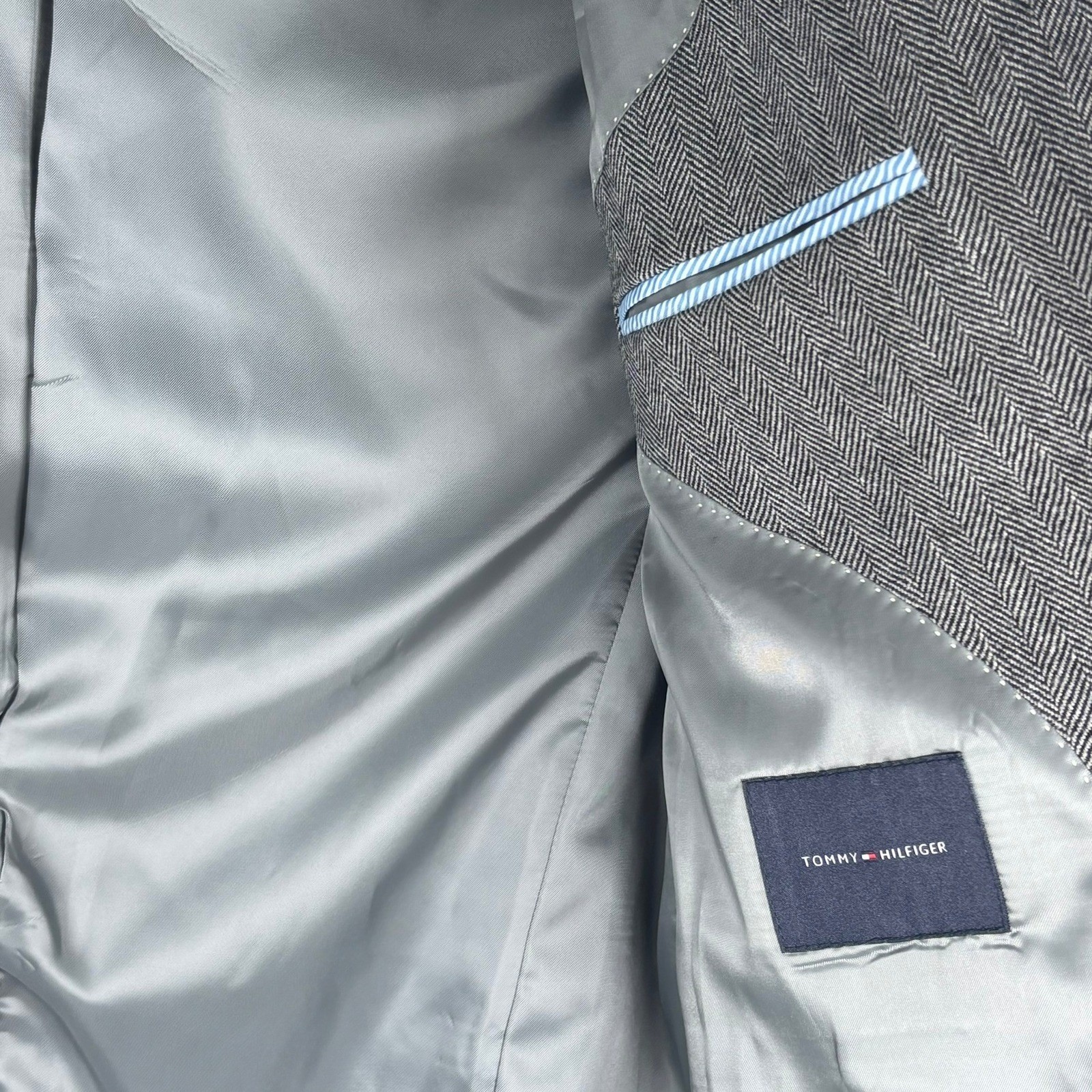 Tommy Hilfiger Herringbone Sport Coat Blazer Gray  100% Wool Suit Jacket 44L thumbnail 9