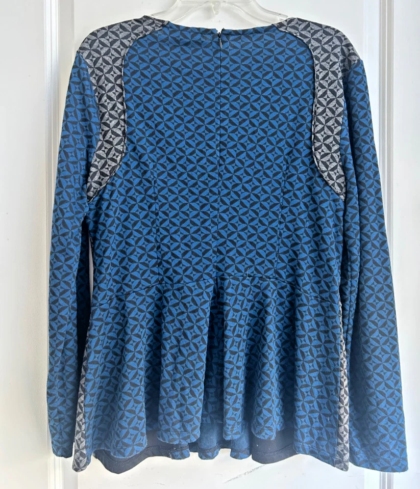 Top geométrico arte para usar peplum geométrico grandes elementos de gracia azul precio de venta sugerido por el fabricante 68 USD Foto 2 de 4