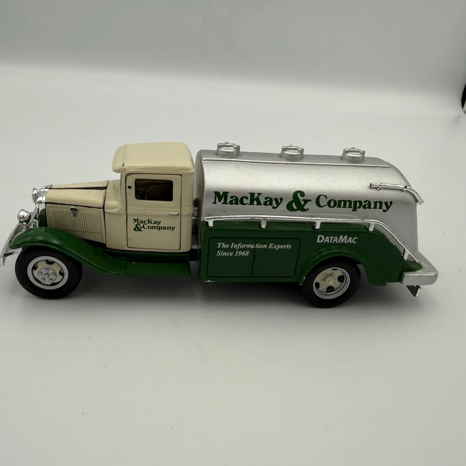 Camión Ford BB 157 1934 McKay & Company DATAMAC modelo fundido a presión escala 143 Foto 2 de 4