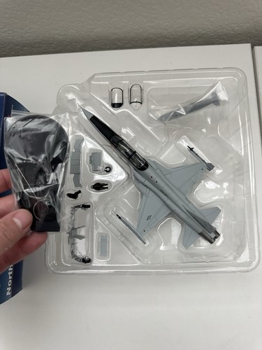 HOBBY MASTER HA3353 - F-5F Tiger II Aggressors VFA-127 Desert Bogey - 1/72 Model - Picture 5 of 8