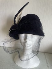 ancien chapeau années 30/40 feutre bleu marine/nœud voilette (P59)