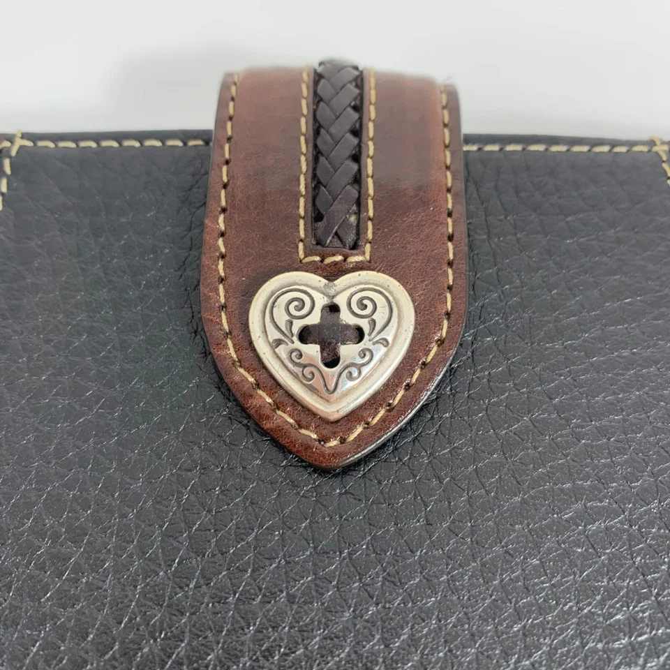 Libro de fotos de cuero marrón y negro Brighton con acento de corazón plateado para 20 Foto 2 de 4