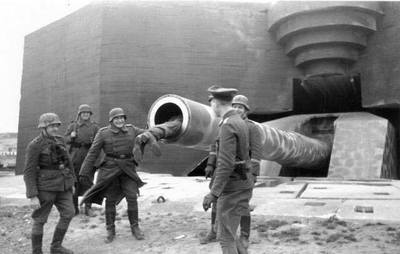 WWII Photo German D-Day Fortification and Soldiers  WW2 B&W World War Two / 2169