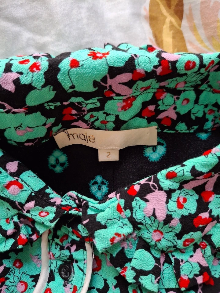 Robe noire Maje à motifs fleuris colorés (manches courtes et col chemise) - Photo 3/4