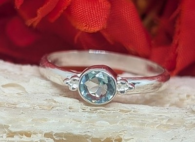 Blue Topaz ring set in 925 silver