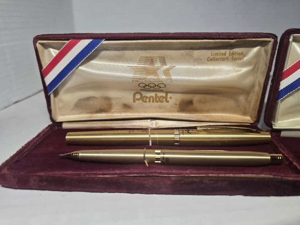 Lote de 2 Juegos Olímpicos de Los Ángeles 1984 Pentel Excalibur Teniente Ed. Juego de bolígrafos dorados en caja Foto 2 de 4