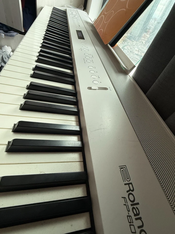 Roland FP-30X Digital Piano White, photo 3 of 4