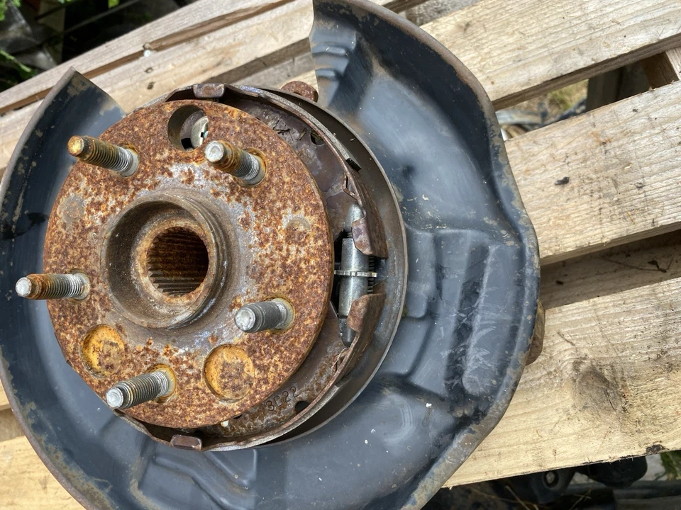 Lexus IS300 2001-2005 OEM lado izquierdo del conductor rueda trasera nudillo buje husillo Foto 2 de 4