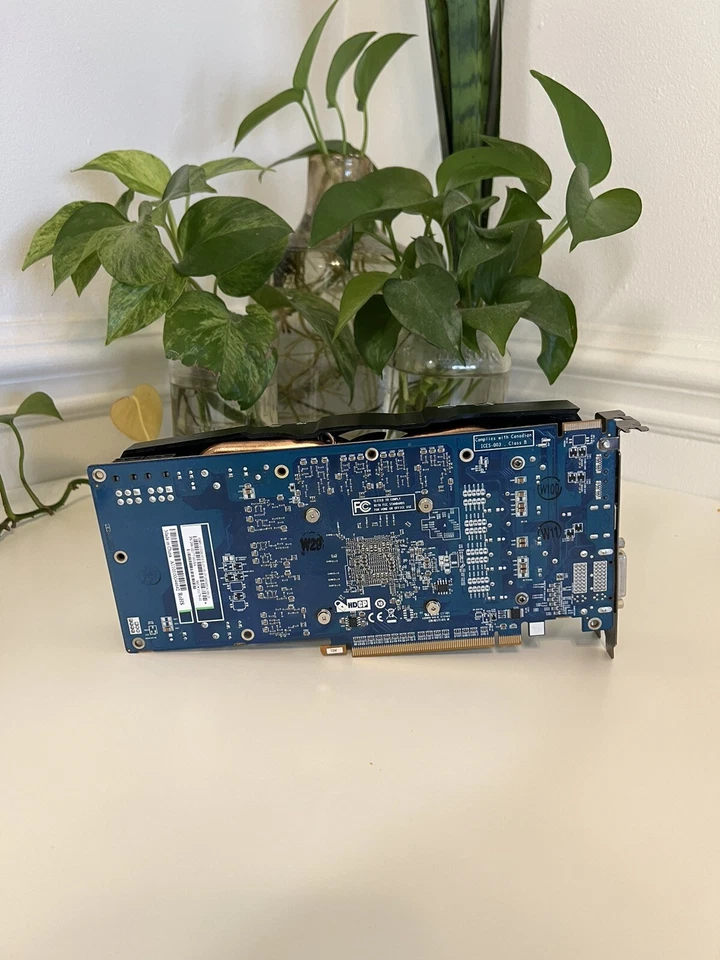 Sapphire ATI Radeon HD 6870 1GB PCI-E Video Card DVI/HDMI/DP Worked When Pulle - Image 3 of 4