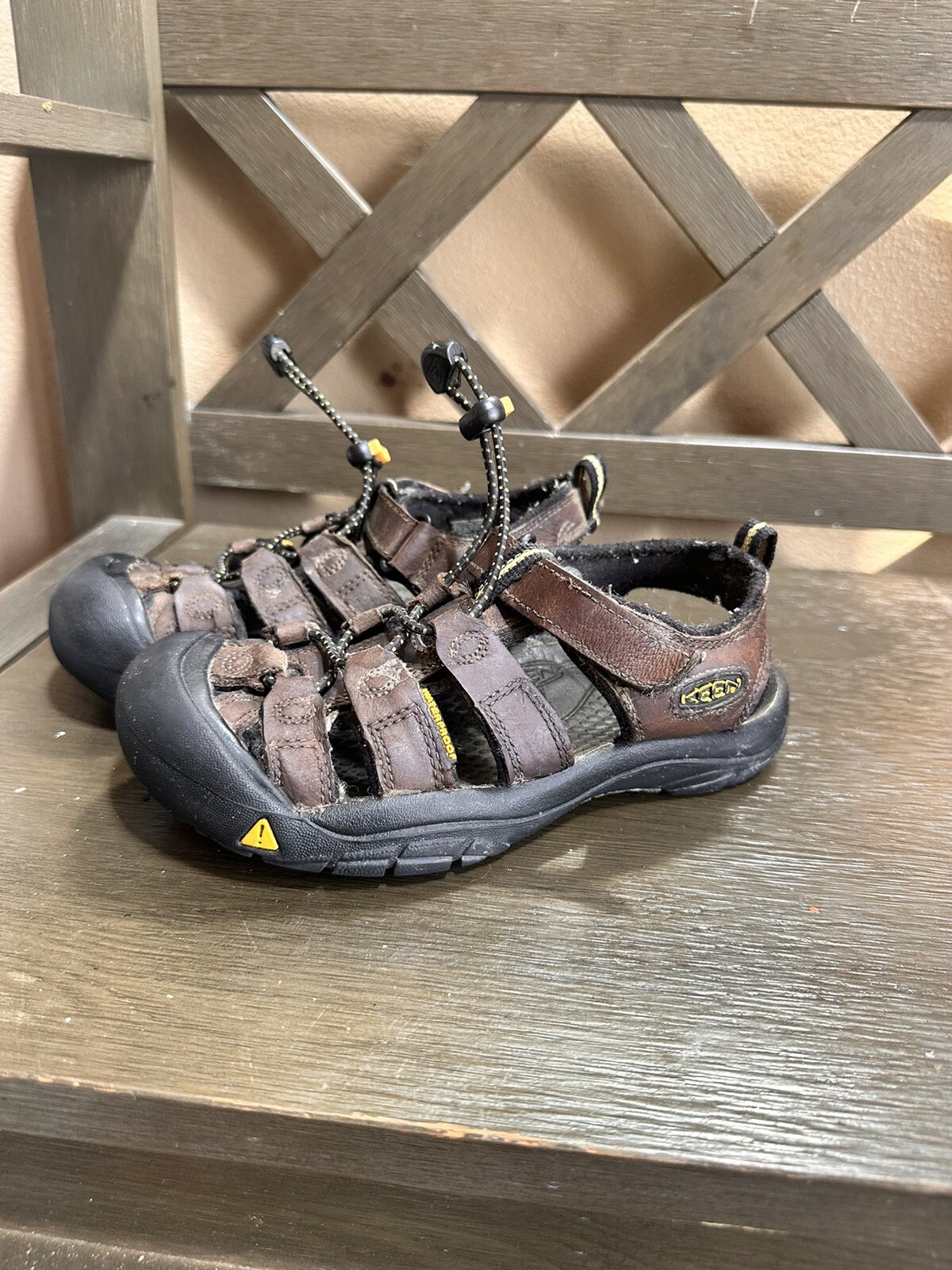 Keen Kids 2 sandali impermeabili Newport scarpe punta chiusa premium facili da indossare