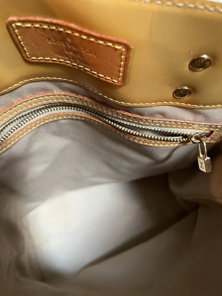 Louis Vuitton amarillo con LV uso auténtico Foto 3 de 4