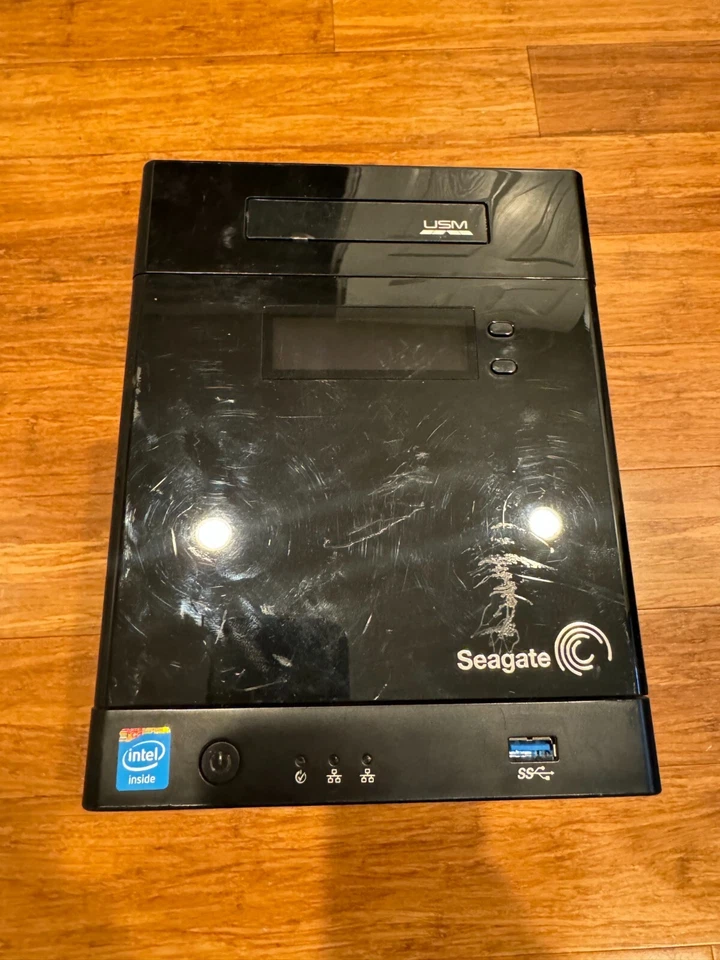 Seagate Business Storage (SRN04W) 4-Bay NAS w/ Caddies w/adapter *NO HDD** - Image 2 of 4
