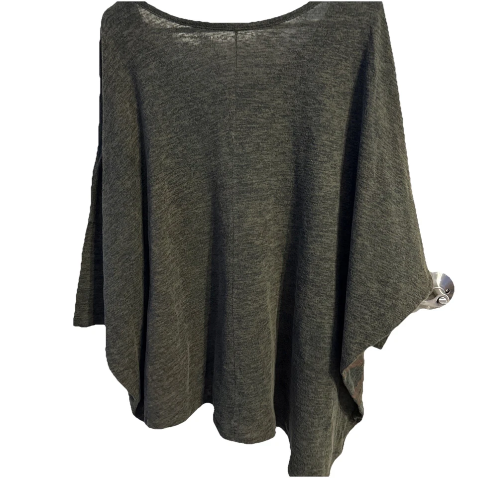 Lane Bryant Size 22/24 Top Green Geometric Stretch Pullover Asymmetrical Hem - Image 3 of 4