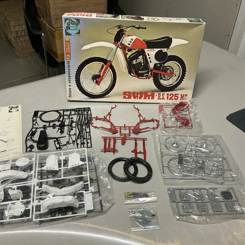 PROTAR SWM R.S. 125 M.C. Moto Modellino 1/9 IN PLASTICA | NUOVO | Kit Da Montare - Immagine 2 di 4