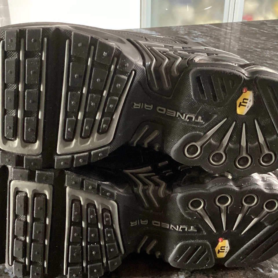 Nike Air Max Plus 3 TN homme noir/gris EU 42 amorti lacets IF6319-001 - Photo 3/4