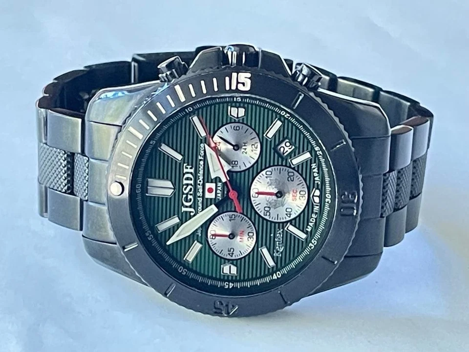 Reloj de cuarzo cronógrafo KENTEX JGSDF 4795 esfera verde 42 mm Japón usado Foto 2 de 4