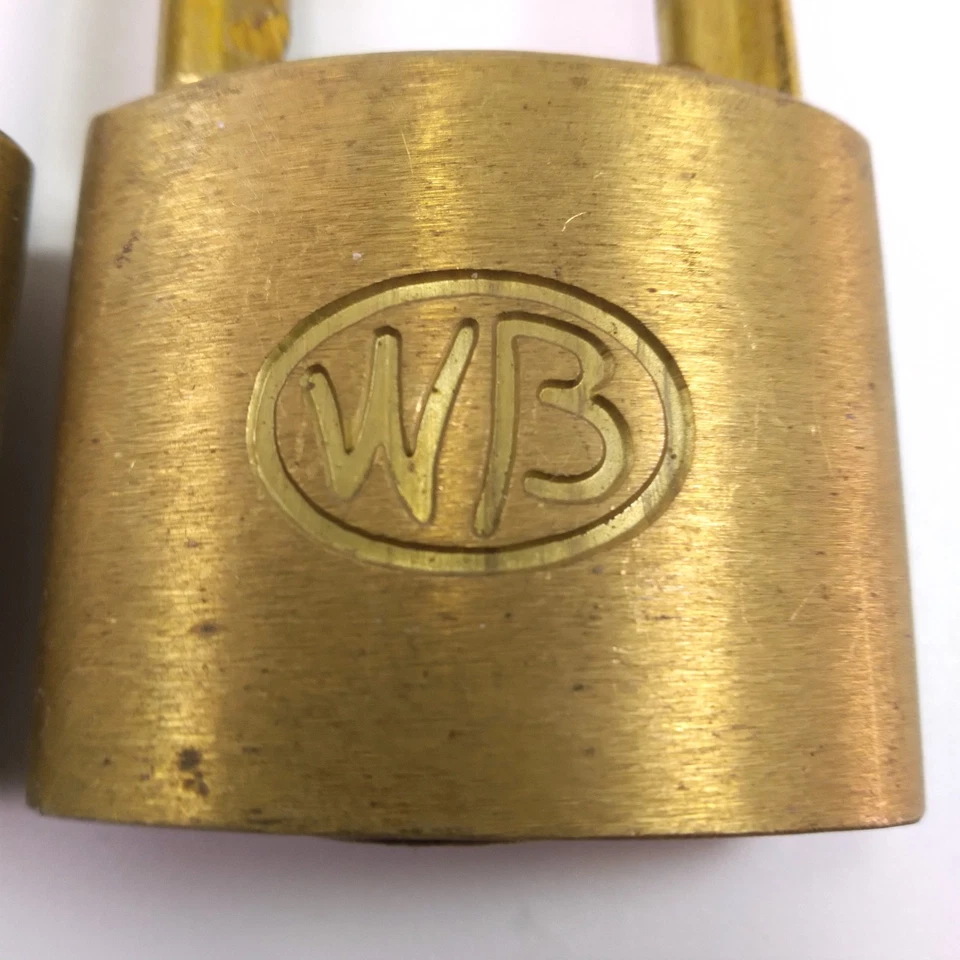 3 candado de latón vintage Wilson Bohannan WB 4,5" y 3,25" 1 llave grillete de 9 mm Foto 2 de 4