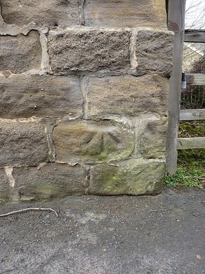 Foto 6x4 OS Benchmark - Farnham, The Glebe House Farnham\/SE3460 An OS c c2017
