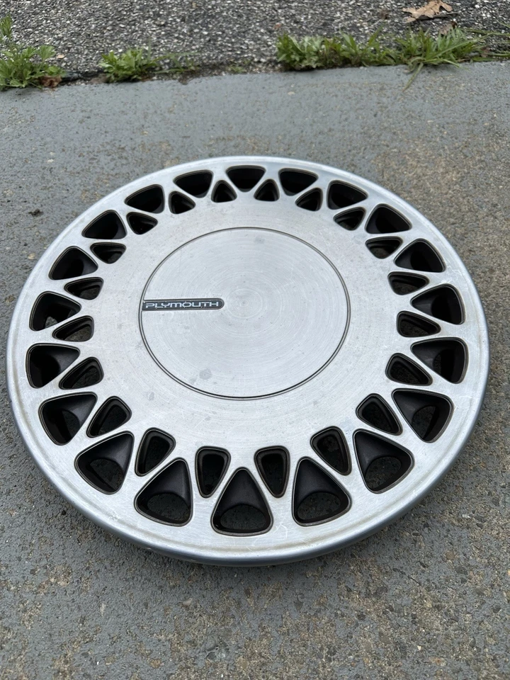Один металлический колпак колеса 91-93 Plymouth Grand Voyager 15 дюймов 4684028 - Изображение 2 из 4