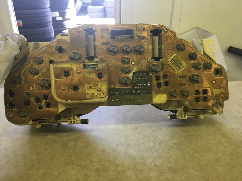 Pontiac Grand Prix 1998 velocímetro OEM 16238593 Foto 4 de 4