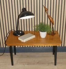 60er Jahre Beistelltisch schlicht Nußbaum Stahlrohr schwarz mid century vintage