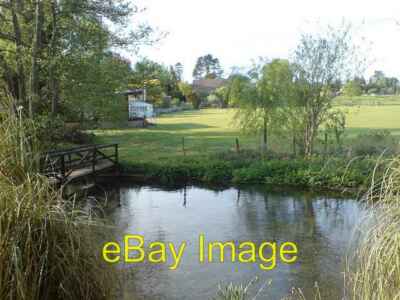 Foto 6x4 Ampney Brook and Cricket Ground, Ampney Crucis Diese Ansicht zu sehen c2007