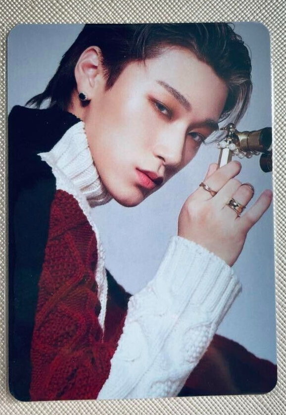 K-POP+アジア ATEEZ - ATEEZ KBANG SAN photo rare magazine K-POP+アジア ATEEZ - ATEEZ KBANG SAN photo rare magazine