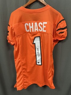 Ja'Marr Chase Signed Cincinnati Bengals Football Jersey AUTO BAS Beckett Sz XL