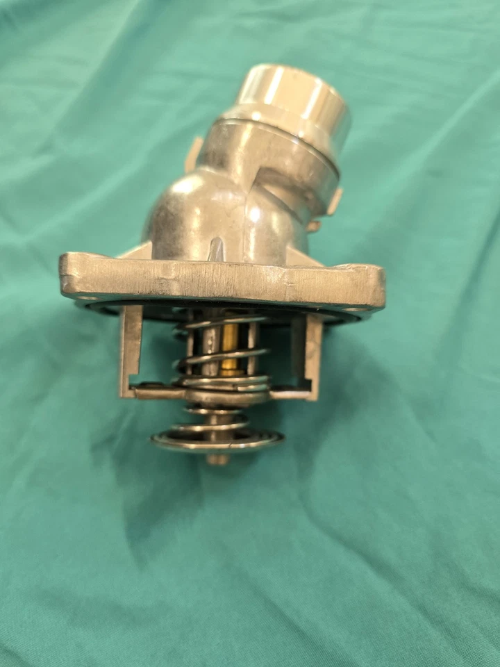 TERMOSTATO HAMBURG TECHNIC BMW 4.4L E39 540I, 740I, 740IL, X5 Y LANDROVER Foto 3 de 4