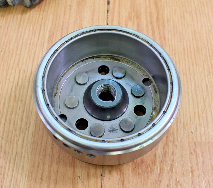 Honda XR200R 1995 equipamiento eléctrico. Estator/volante con arnés, bobina de encendido Foto 2 de 4