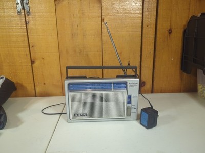 Vintage Sony ICF-700W  FM/AM 2 Band Receiver Portable Radio w/ AC Adapter