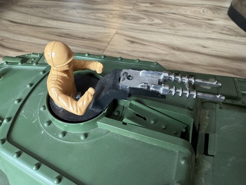 Vintage 1960’s Tiger Joe Tank by Deluxe Reading,remote Control + Shells,RUNS !!! - Picture 7 of 19