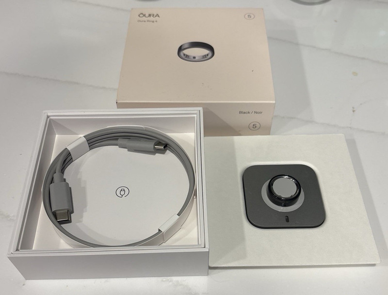 Oura Ring 4 Black Size 5 Activity Tracker Sleep Tracker w/ Charging Dock Cable