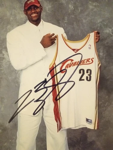 LeBron James Autograph NBA 8x10 Photo W/COA Rookie Draft Photo HOF