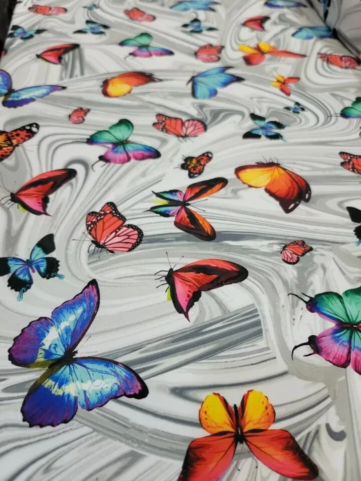 "Tela con estampado de mariposas, insectos y polillas - Obra de arte de flor de cuchara por yarda" Foto 3 de 4