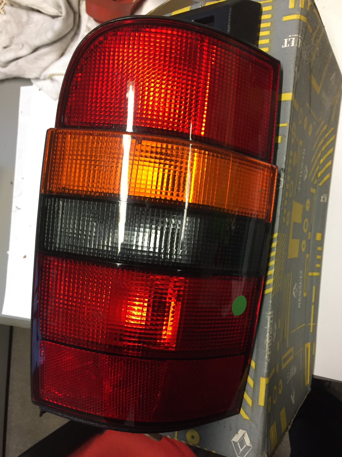 Feu arriere droit Valeo 084565 qualite origine Renault Espace 91-96