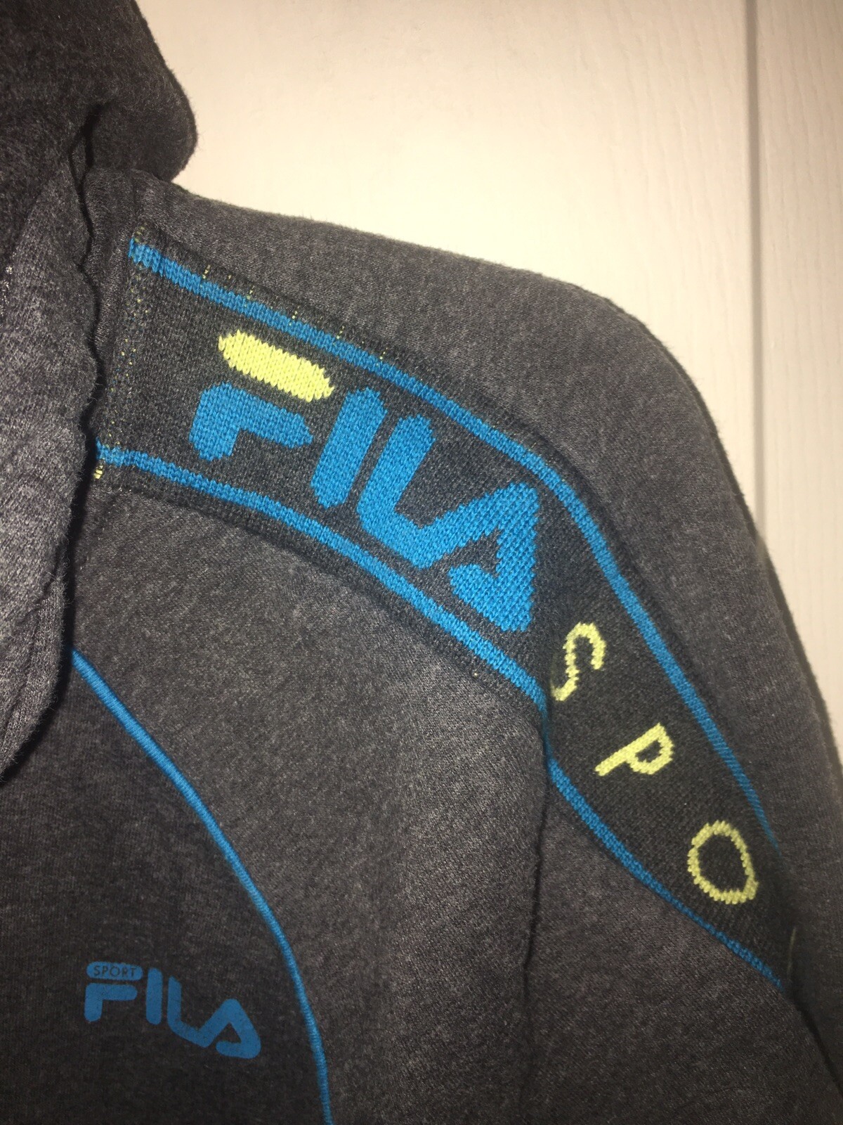 Felpa donna con cappuccio Fila (manica macchiata)